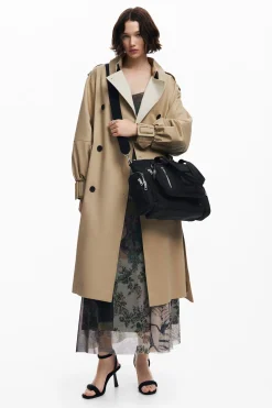 Bag with large handles and zipper