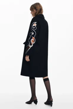 Coat with printed sleeves