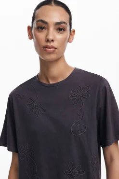 Embroidered flower T-shirt