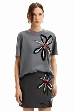 Flower illustration T-shirt