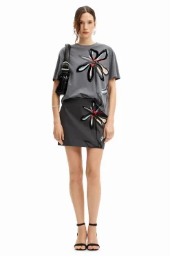 Flower illustration T-shirt