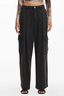 Fluid cargo pants