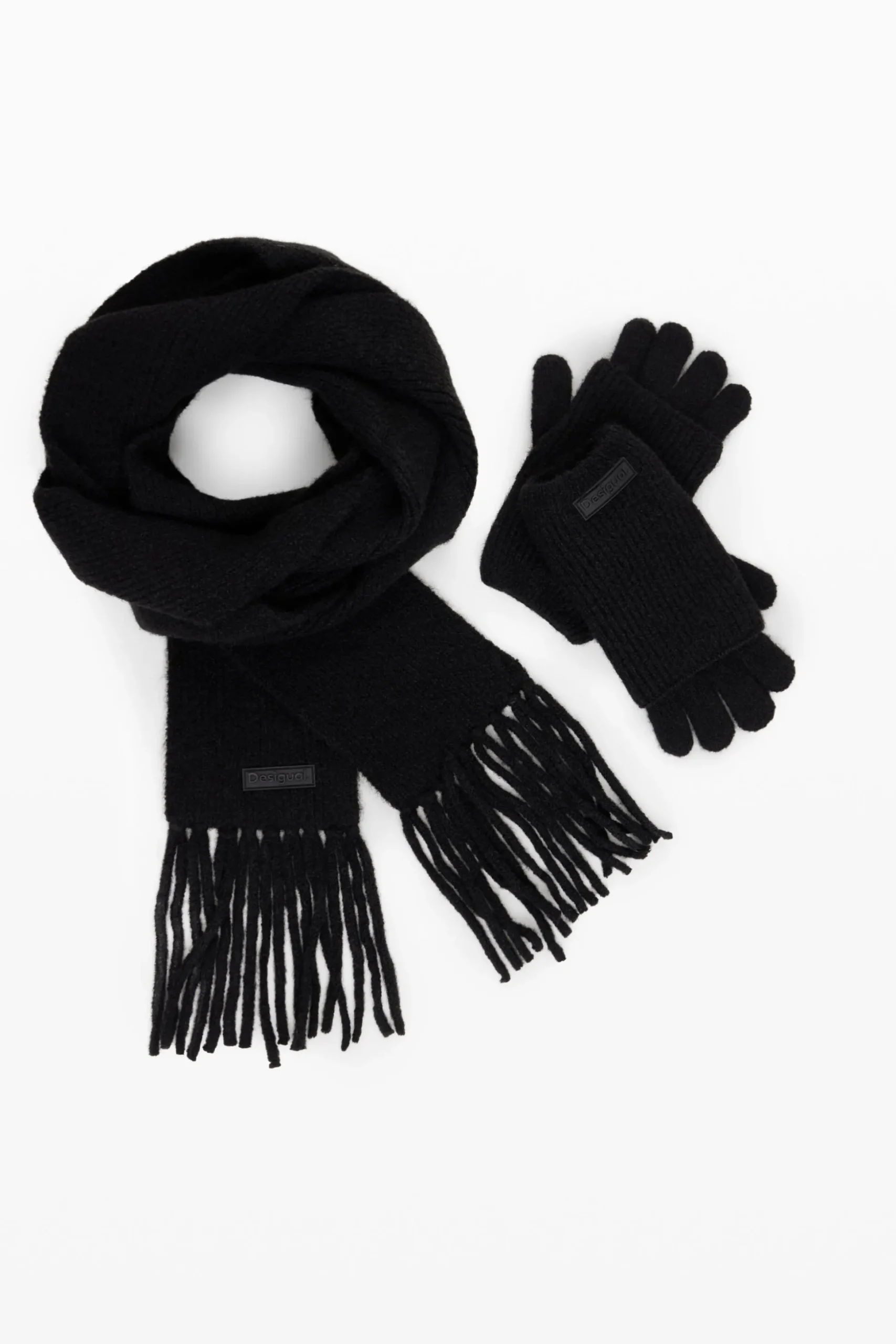 Gloves and scarf pack
