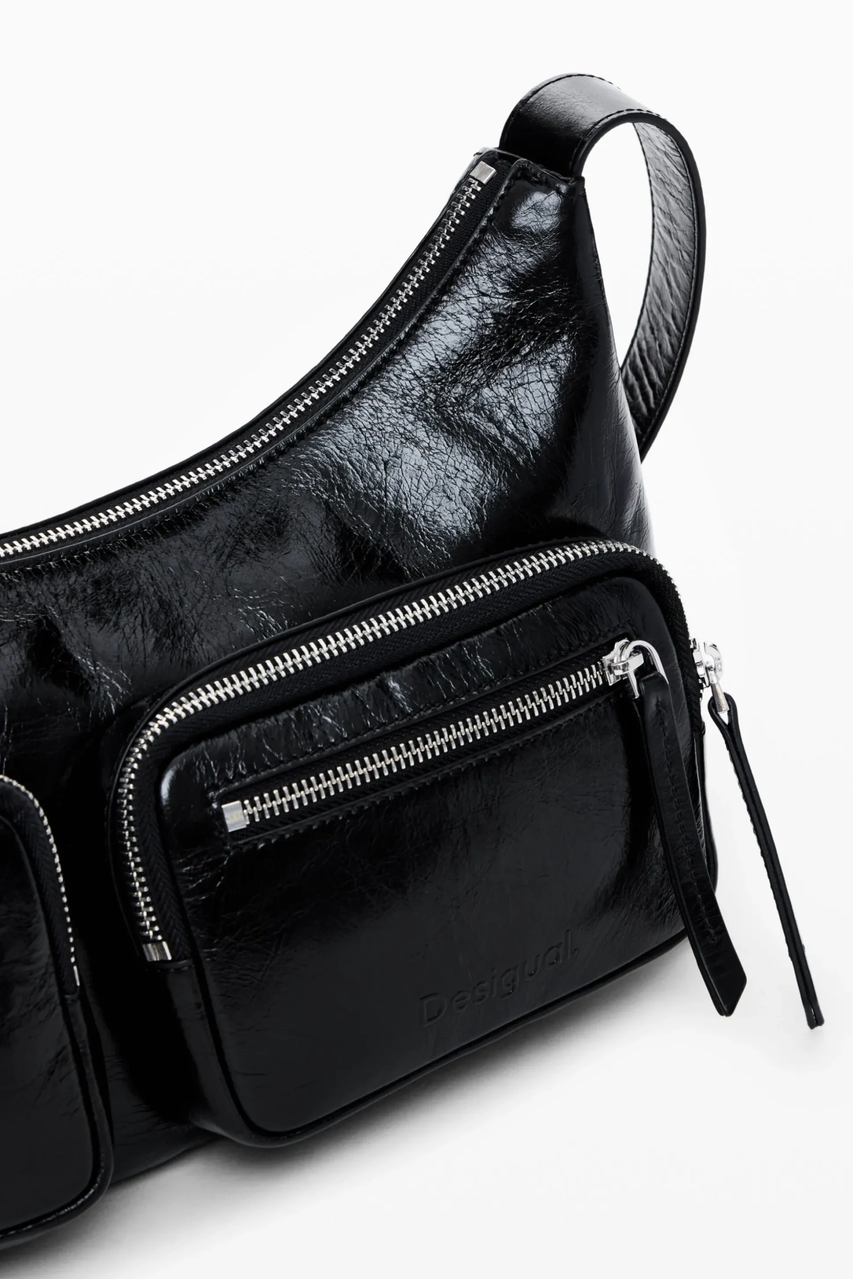 Leather bag with pockets