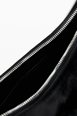 Leather bag with pockets