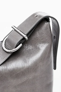 Leather bag with pockets