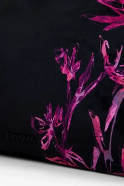 M bag with flowers