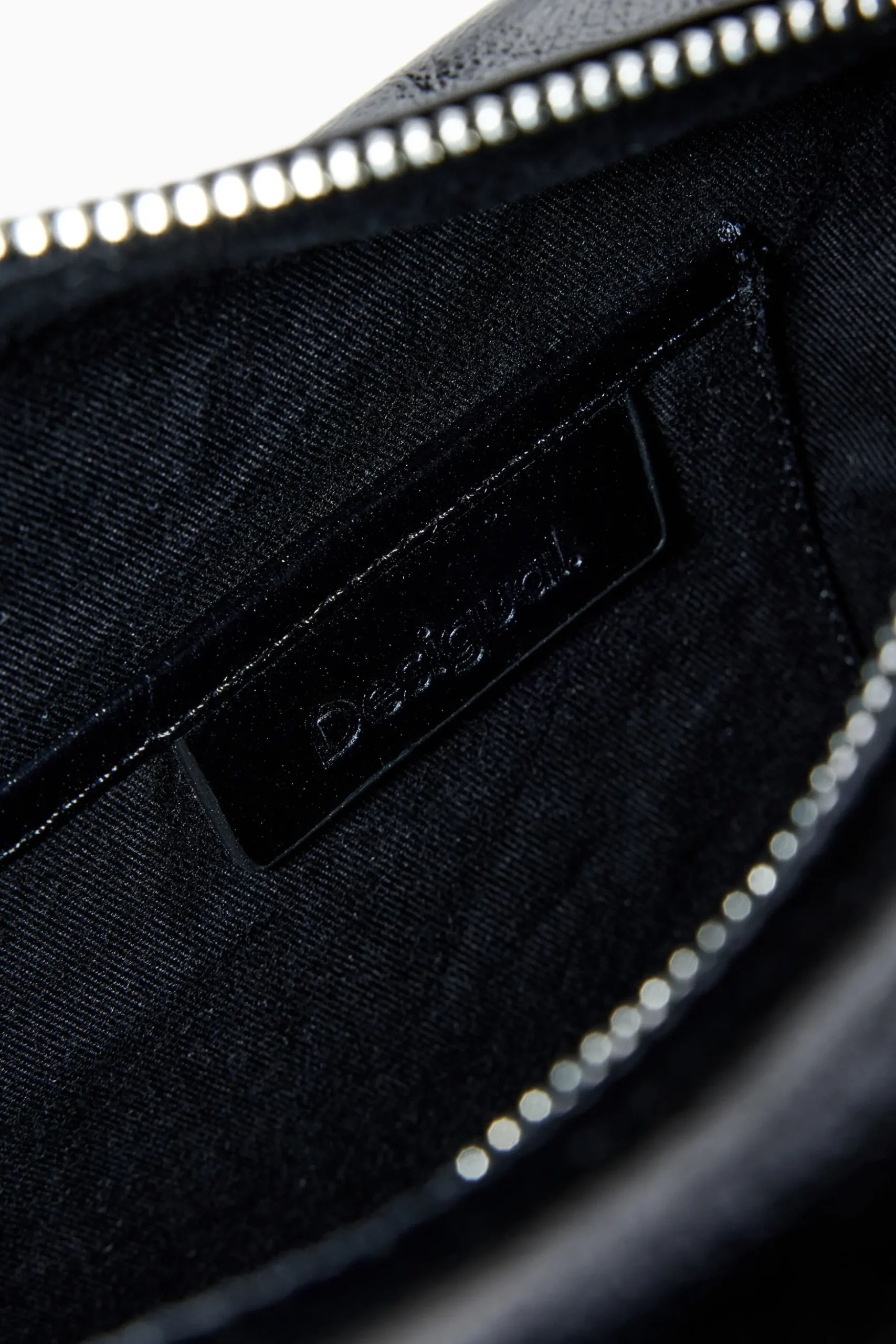 M leather pockets bag