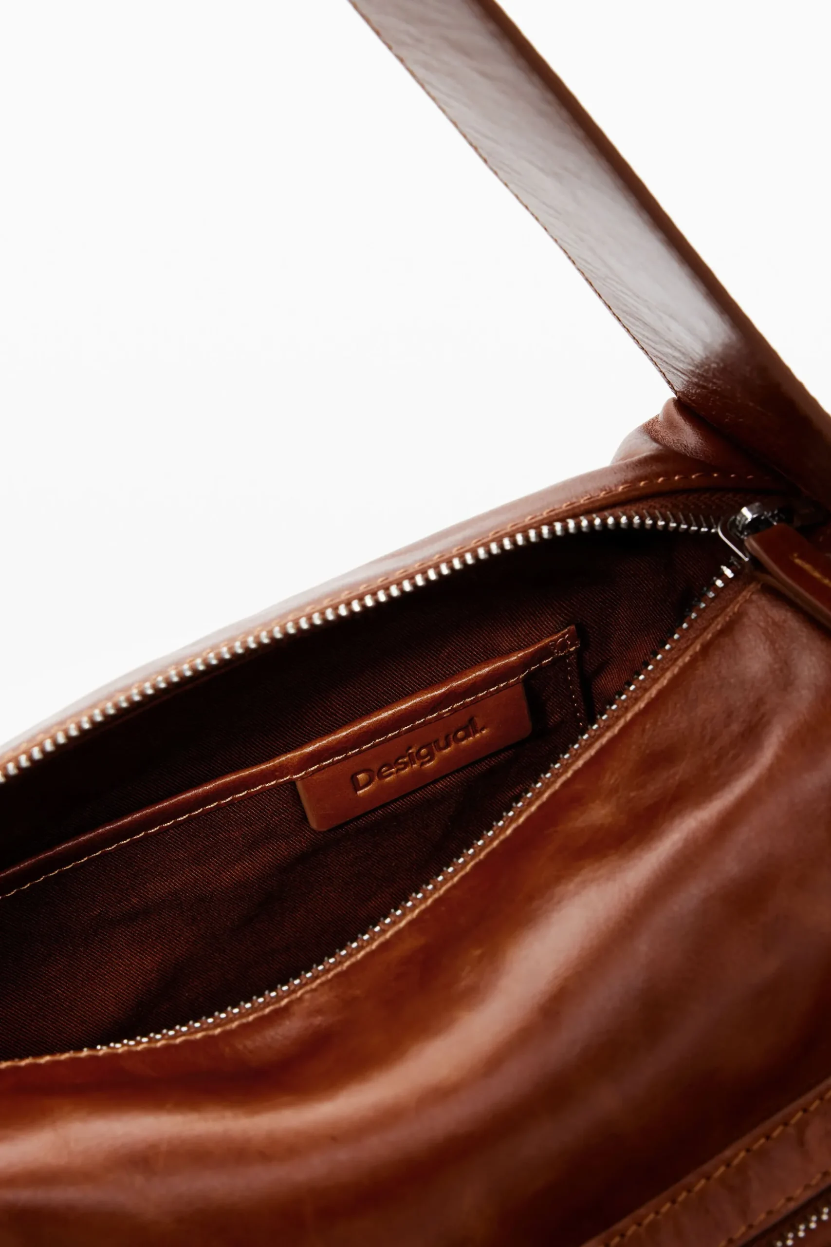 M leather pockets bag
