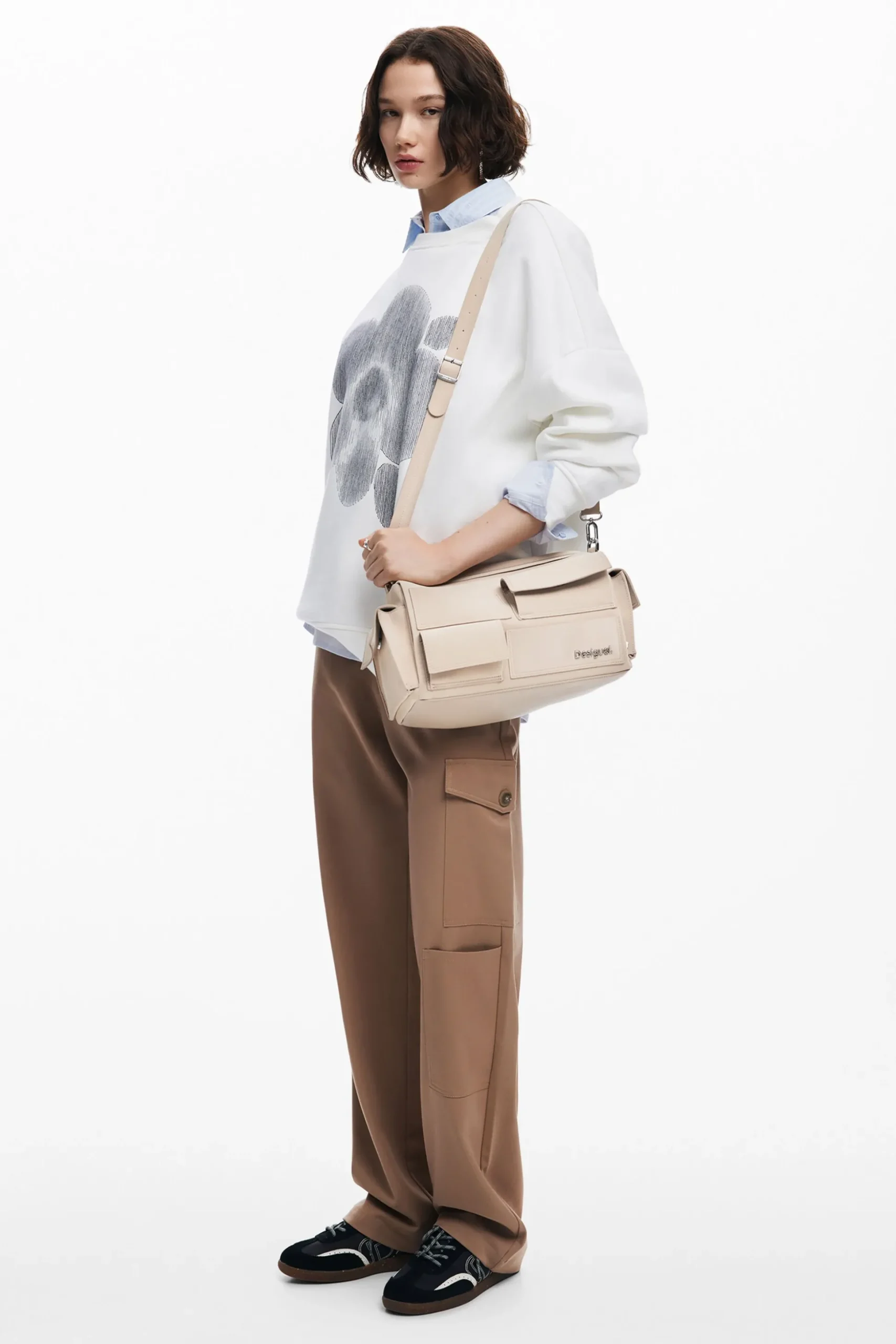 Multi-pocket baguette bag