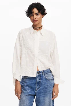 Plain shirt with embroidery