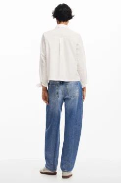 Plain shirt with embroidery