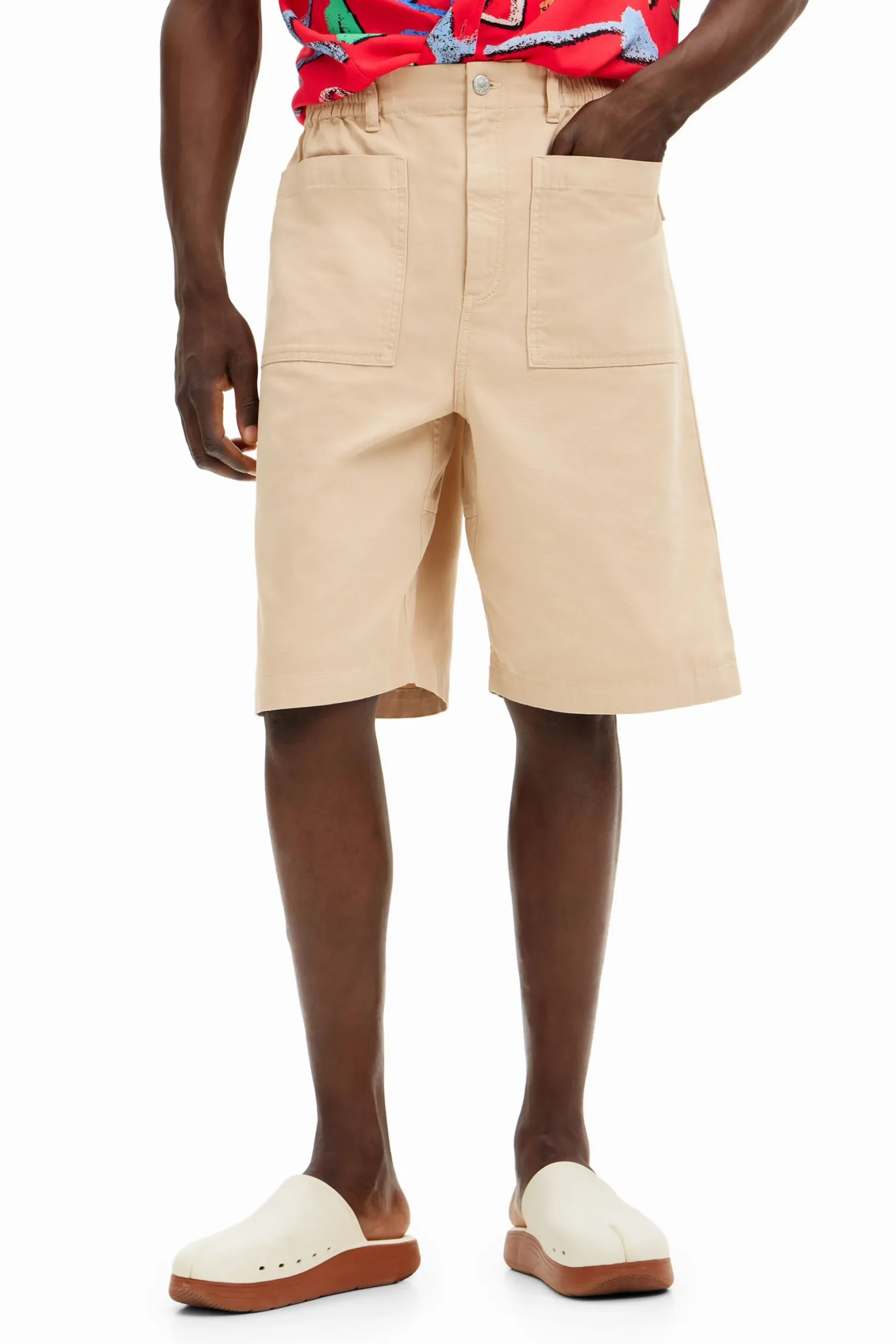 Plain shorts with pockets