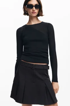 Pleated skirt with belt