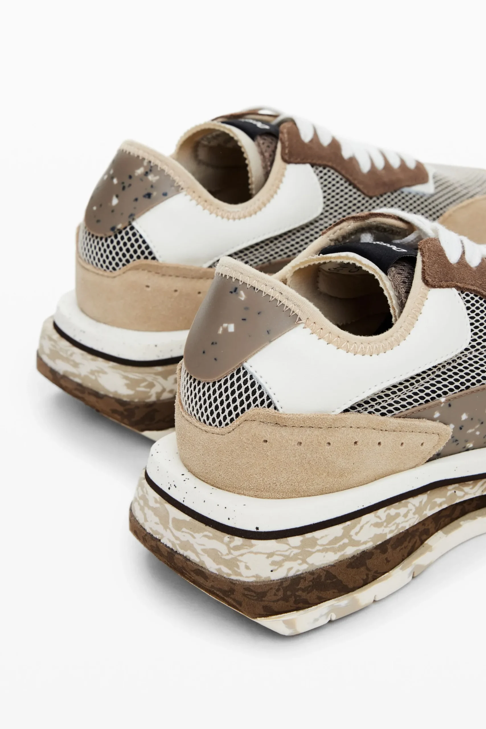 Runner patch sneakers