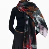 Scarf with large flowers