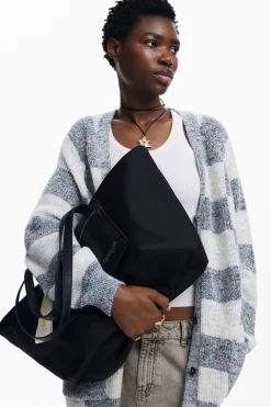 Shopper bag with pocket