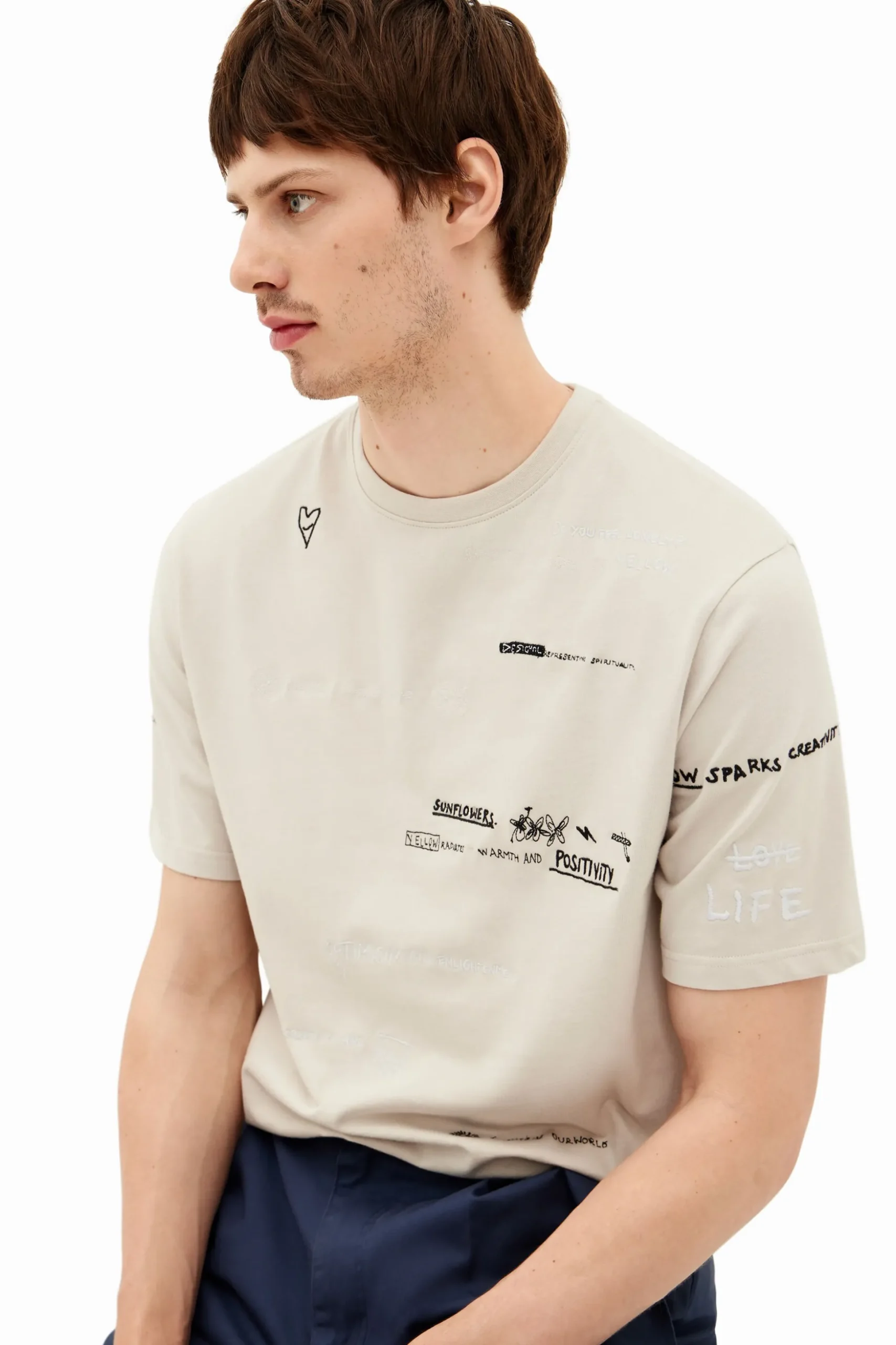 Short-sleeved T-shirt with lettering design