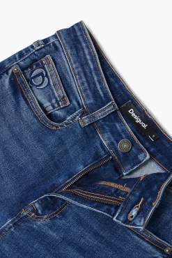 Straight jeans with plain pockets