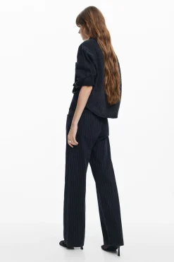 Straight jeans with topstitching
