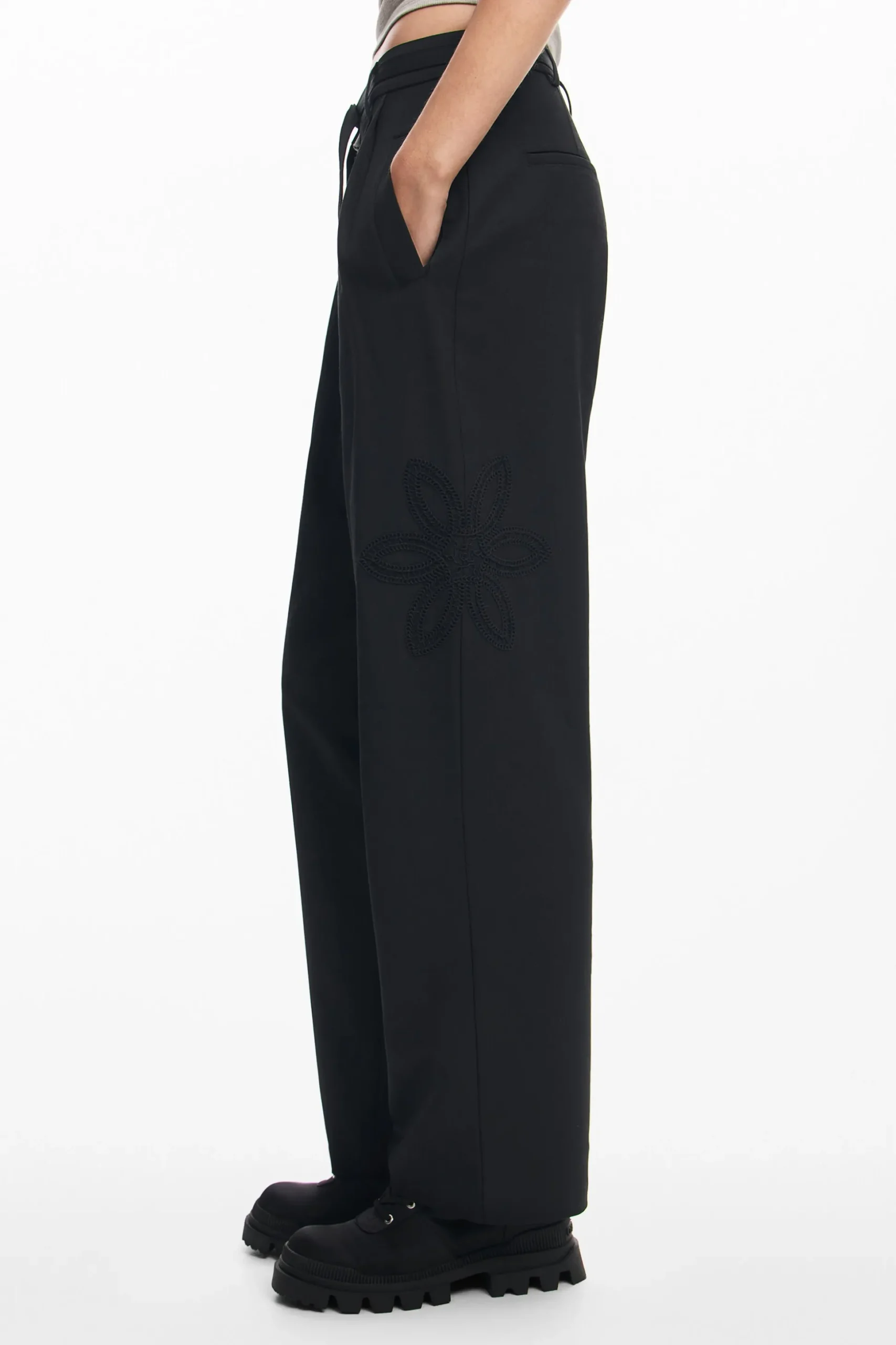 Straight long pants