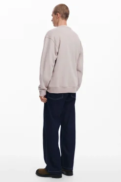 Sweatshirt with patches