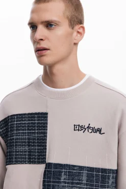 Sweatshirt with patches
