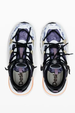 Trekking shoe