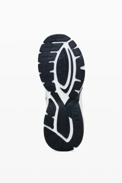 Trekking shoe