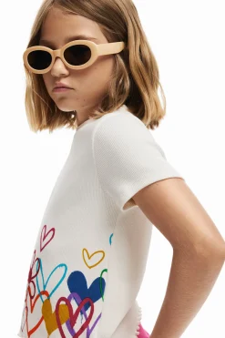 T-shirt with heart illustrations