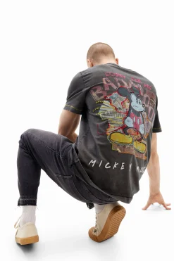 T-shirt with Mickey Mouse drawing