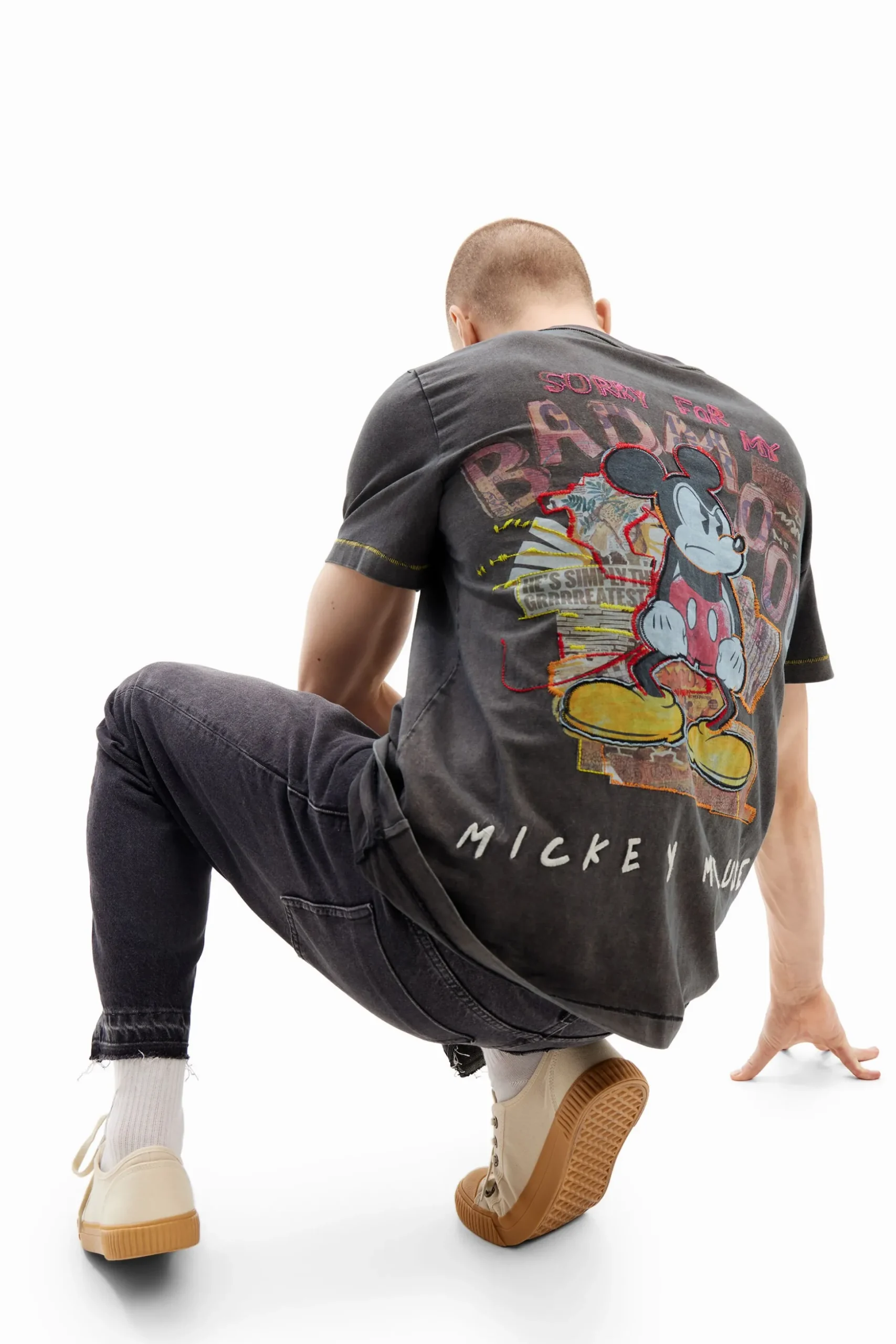 T-shirt with Mickey Mouse drawing