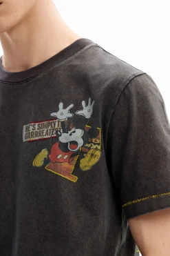 T-shirt with Mickey Mouse drawing