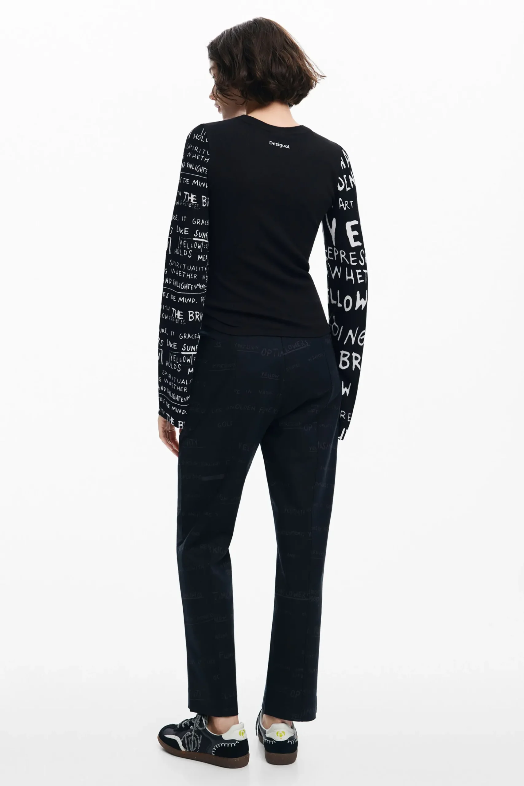 T-shirt with printed sleeves