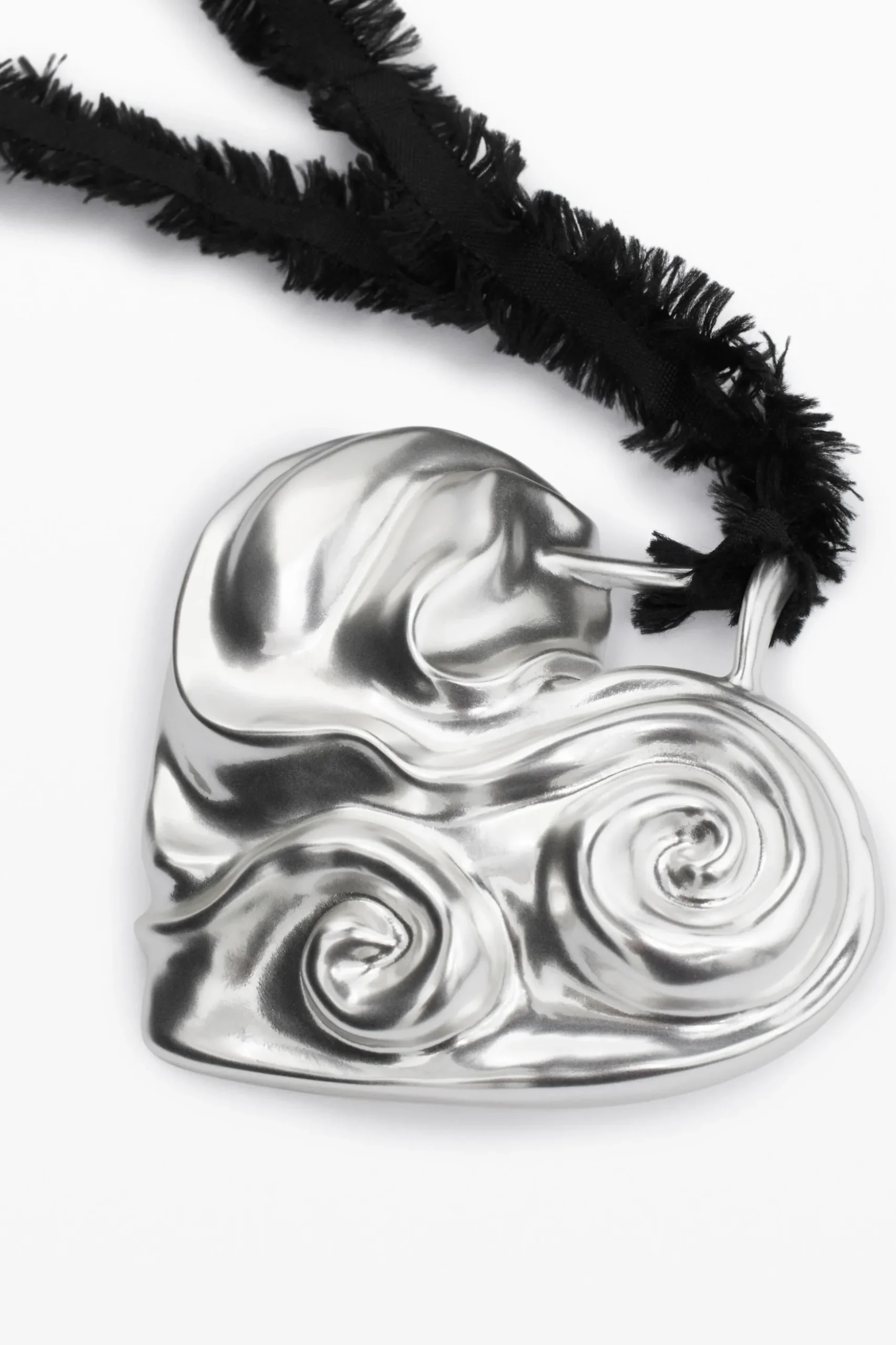 Zalio silver-plated heart pendant with ribbon